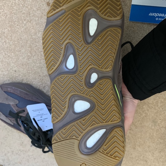 Adidas Yeezy 700 Mauve Size 9.5 100% Authentic - Picture 3 of 6